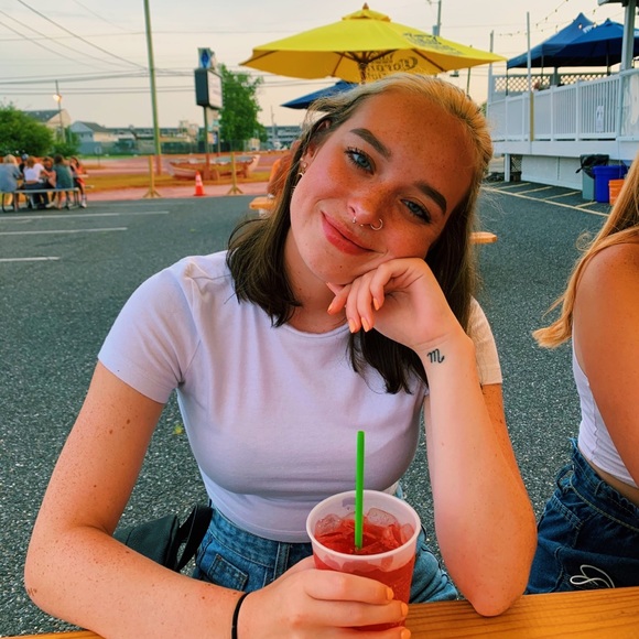 ✨Posh Ambassador Caitlin!✨ - Picture 5 of 9